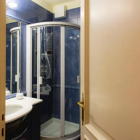 N10, Luxury