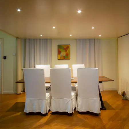 N10, Luxury
